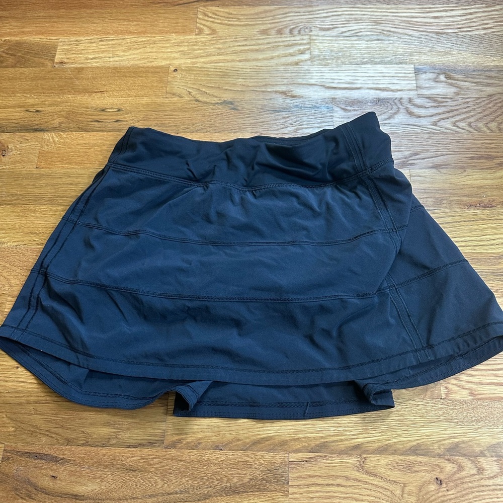 Black lulu skirt! Size 6